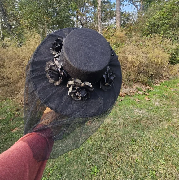 Black Rose Hat - Picture 4 of 10